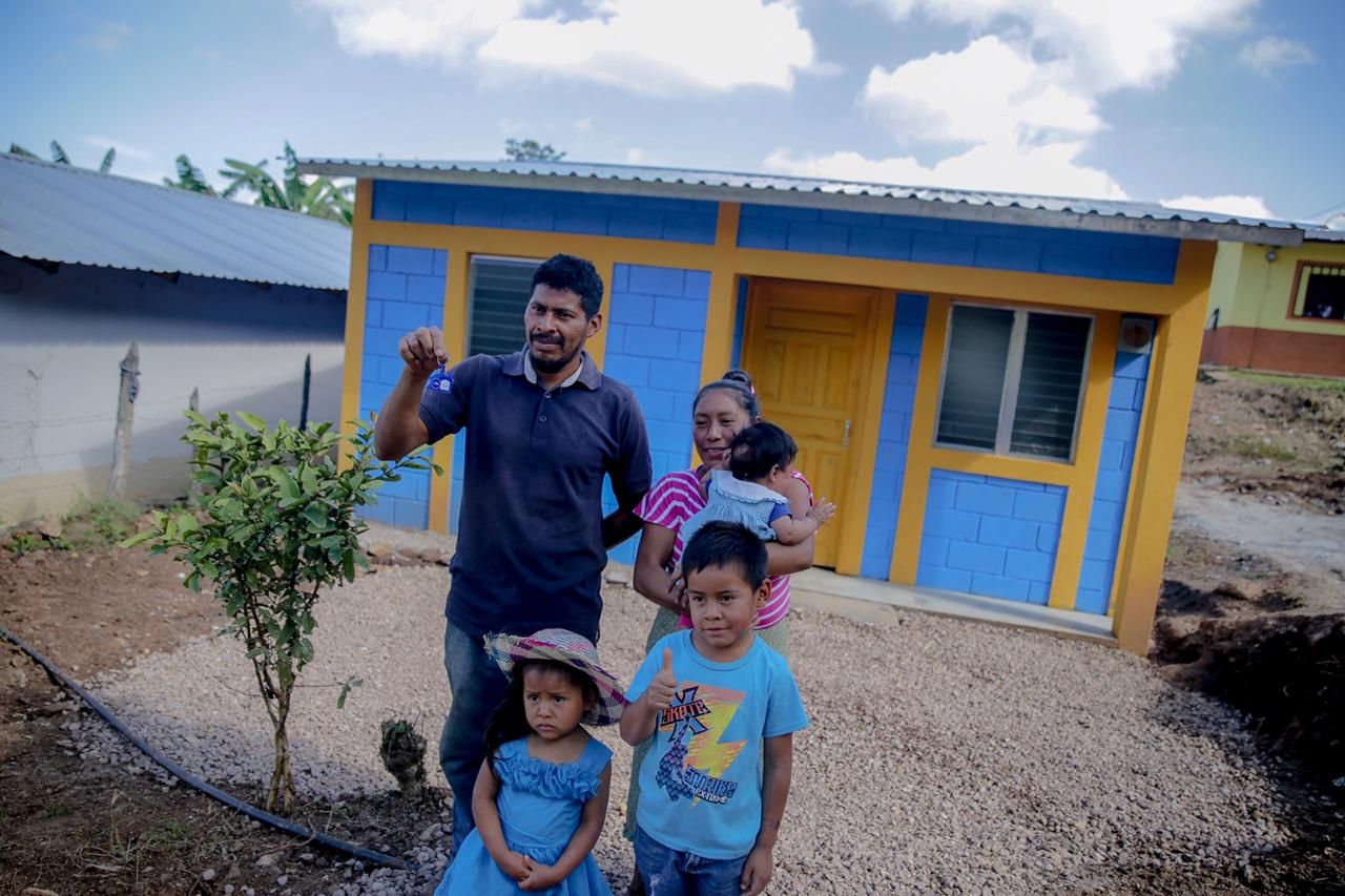 Familia Molina Vázquez estrena casa en Tutule La Paz