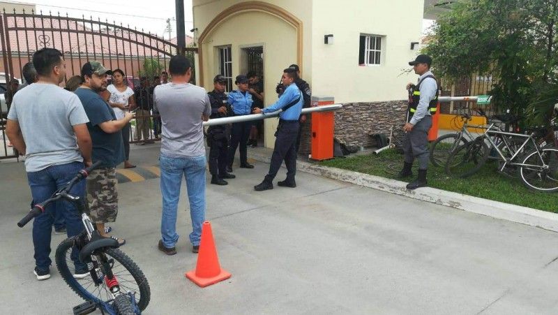 Entre detonaciones e incertidumbre conviven vecinos de Villas Valencia en SPS