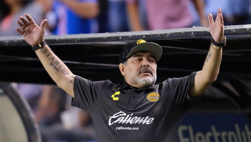 Maradona hospitalizado de emergencia por una hemorragia estomacal