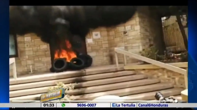 Prenden fuego a Embajada Americana en Tegucigalpa