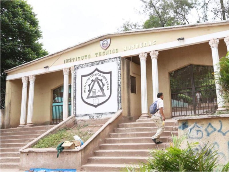 Instituto Técnico Honduras Atacado Lacrimógena
