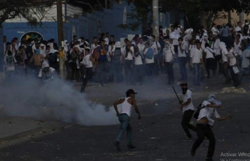Estudiantes Central Enfrentamiento Policías