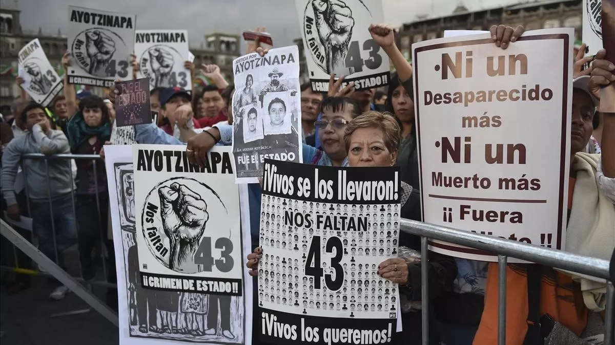 Manifestacion Ciudad Mexico 2015 Apoyo Los Familiares Amigos Los Estudiantes Ayotzinapa Desaparecidos 1521113717175