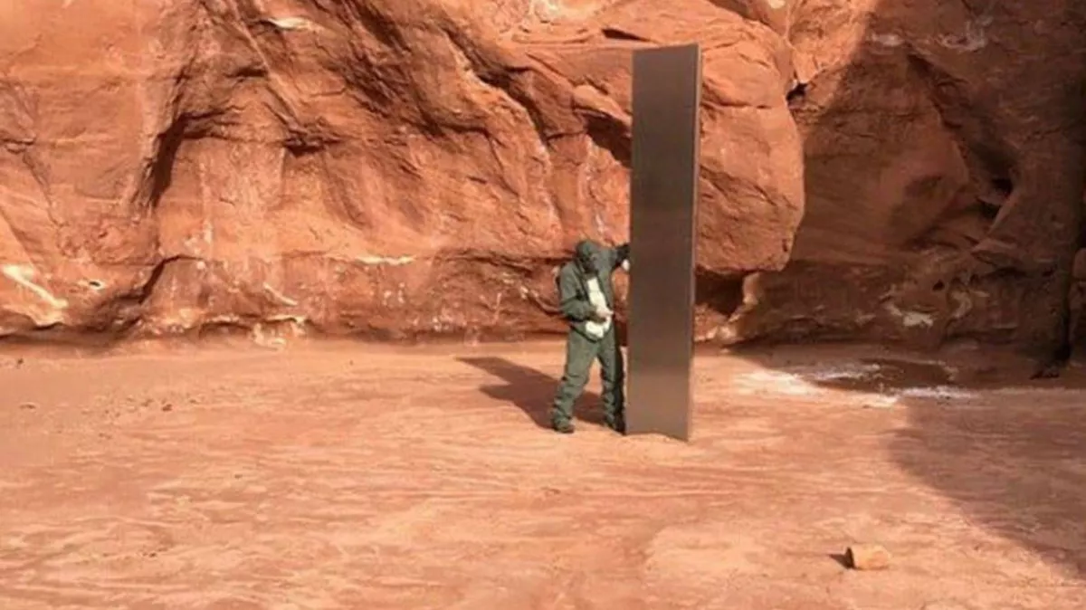 Encuentran Un Monolito De Metal En El Desierto De Utah