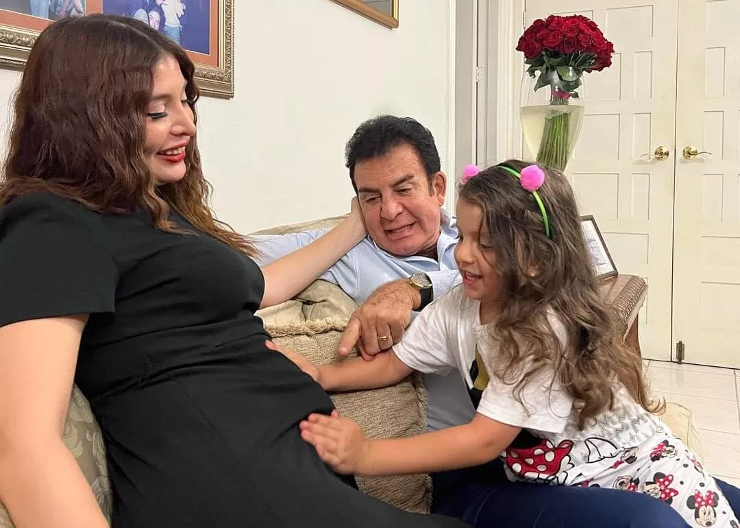 Irozhca Elvir y Salvador Nasralla anuncian que serán papás por segunda vez