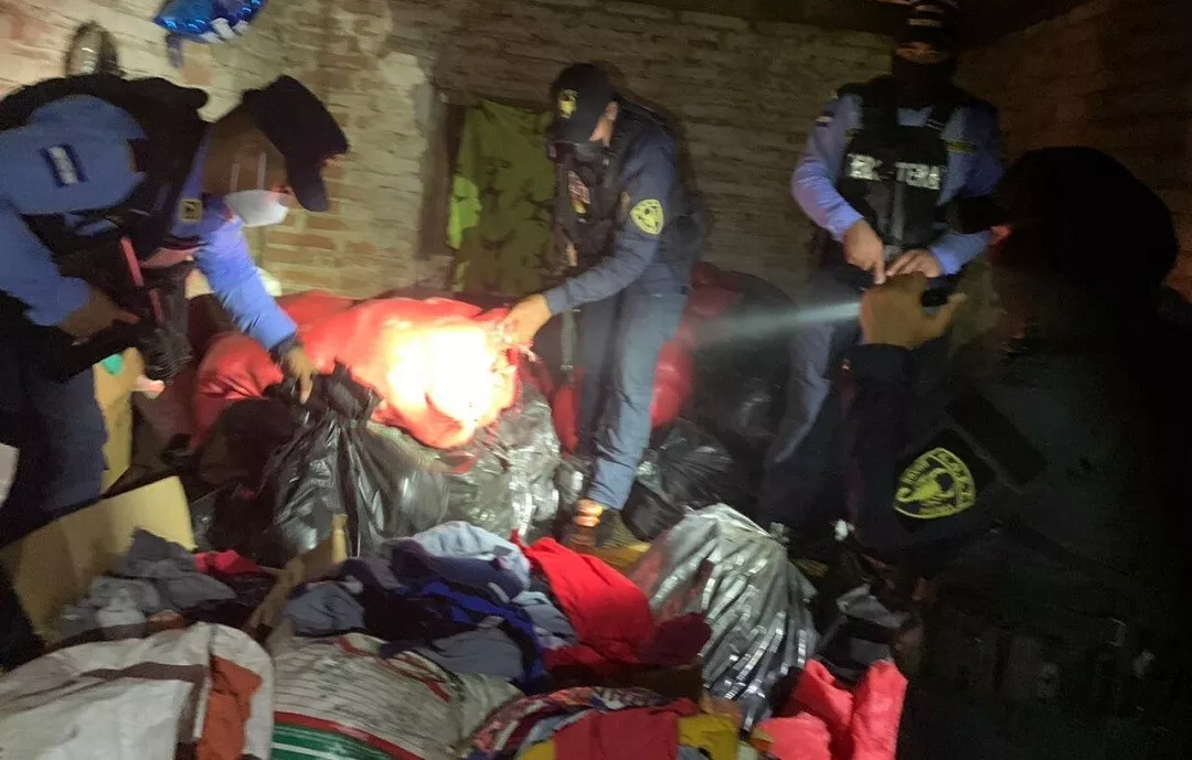 Policía decomisa más de 20 sacos de droga en El Triunfo, Choluteca
