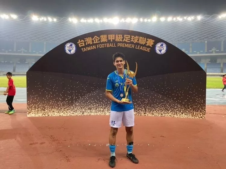 Futbolista hondureño en Taiwán impulsa proyecto de becas para deportistas