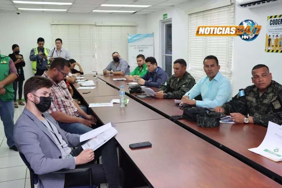 FOTOS: Comité en SPS afina plan de acción “Rambo” ante Tormenta Tropical Lisa