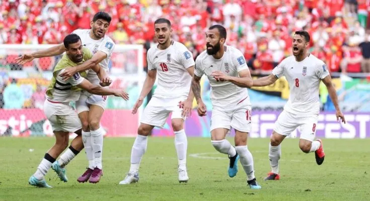 Irán sorprende a Gales en un partidazo