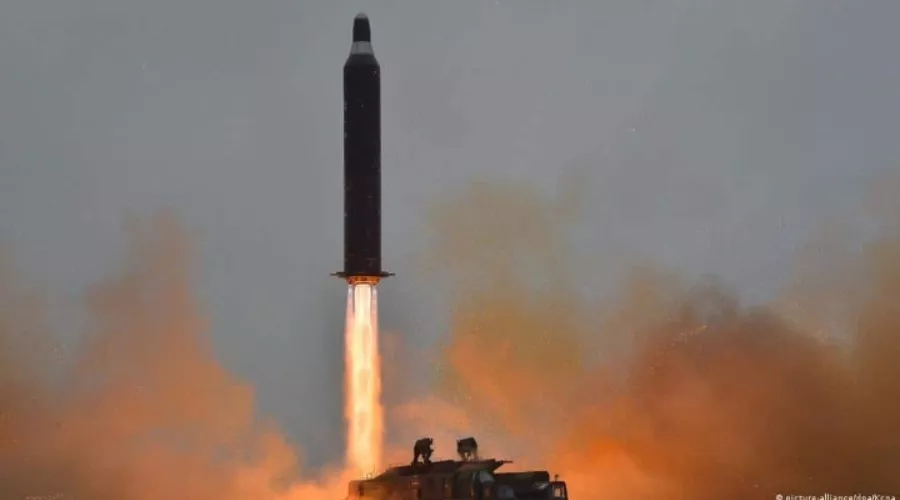 Misil norcoreano sobrevuela Japón y activa alerta en varias de sus regiones