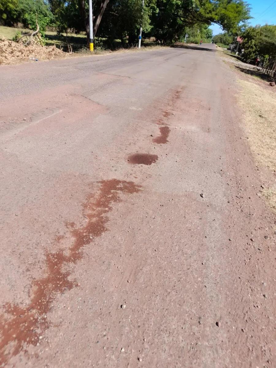 Despedazada carretera rumbo a Amapala ante la vista y paciencia de diputados de Valle
