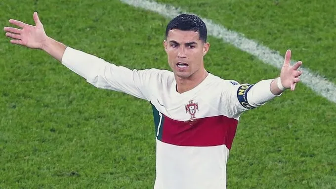 Prensa Cristiano Ronaldo jugará en el Al Nassr de Arabia Saudita hasta 2025