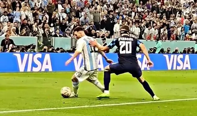 Tercer gol de Argentina es una genialidad de Messi