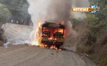 VIDEO: Bus de ruta de Orica se incendia en pleno viaje a causa de un corto circuito
