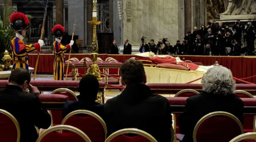 Benedicto XVI será sepultado en la antigua tumba de Juan Pablo II