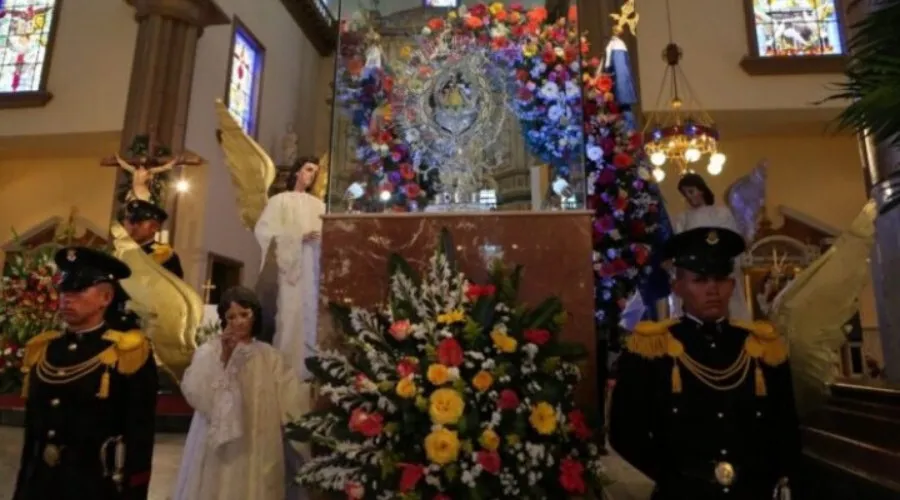 Con peregrinación las FFAA inicia celebración del 276 Aniversario de la Virgen de Suyapa