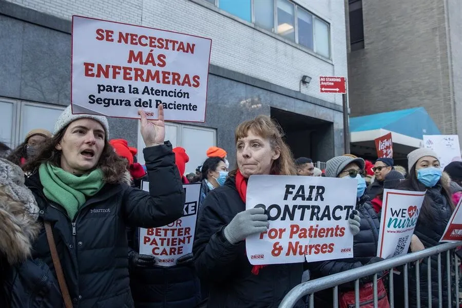 Continúa por segundo día la huelga de enfermeras en dos hospitales de Nueva York