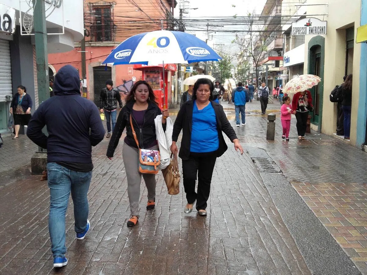 Hoy ingresa al país vaguada que dejará lluvias y descenso en las temperaturas