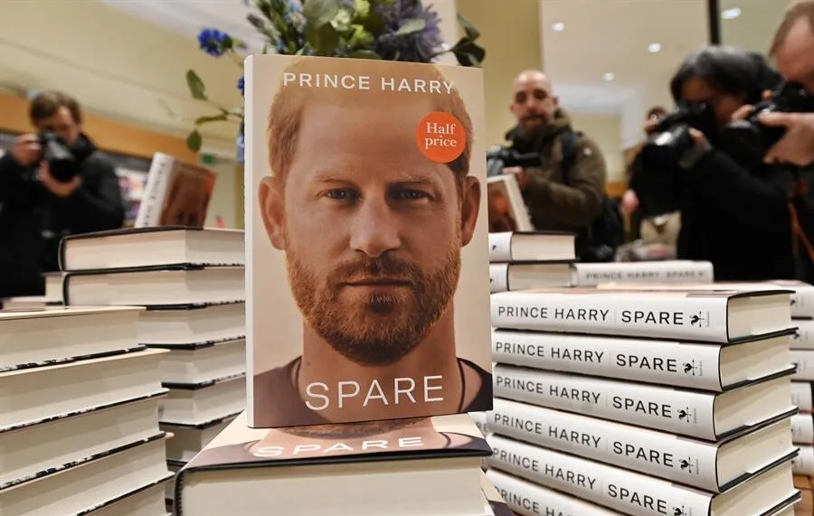 Las memorias del príncipe Enrique inundan las librerías del Reino Unido