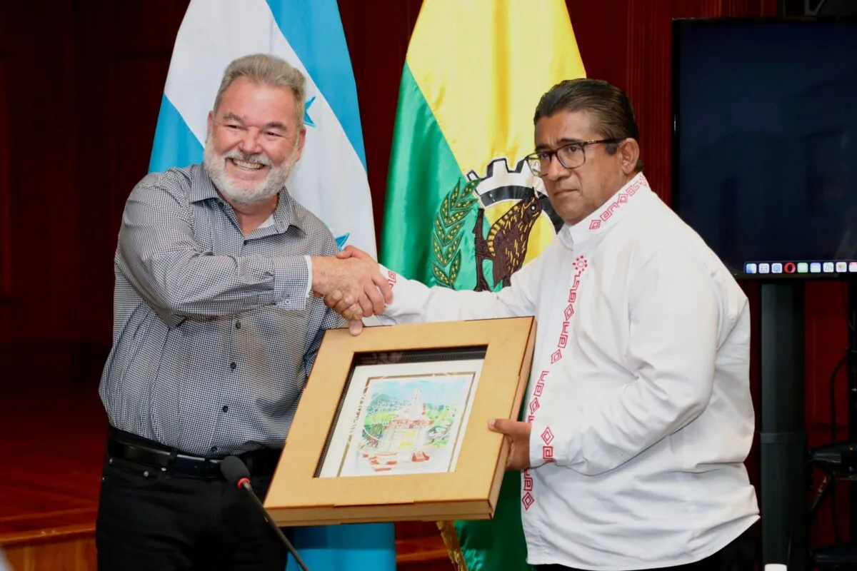 Alcalde Roberto Contreras recibe visita de su homólogo Quintín Soriano, de Choluteca