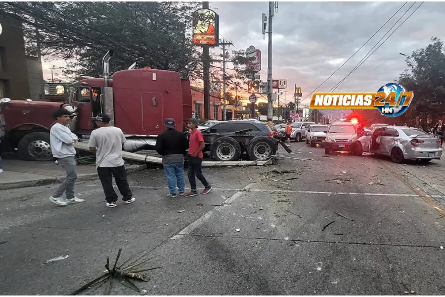 Despiste seguido de choque y una colisión multiple ocasionó fatal accidente de tránsito en el bulevar Suyapa