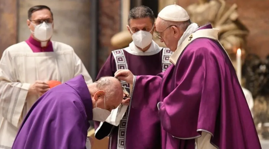 El papa en la misa de Miércoles de Ceniza: «Idolatrar el ‘yo’ es destructivo»