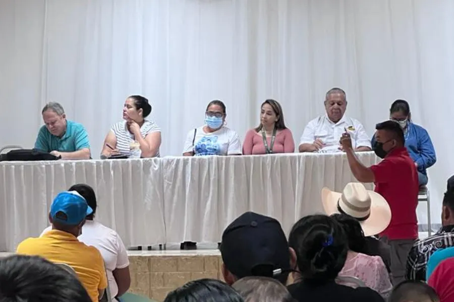 Embajada de EEUU en Honduras se reúne con comunidades de Tocoa que apoyan proyecto minero y denuncian a falsos ambientalistas