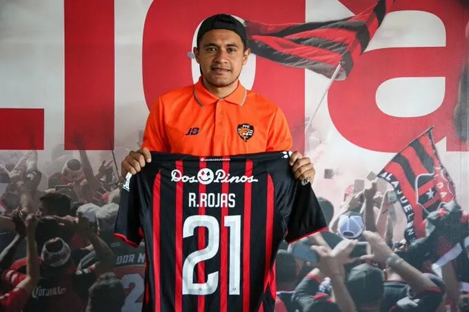 Fútbol de Costa Rica y Honduras se solidarizan con Roger Rojas
