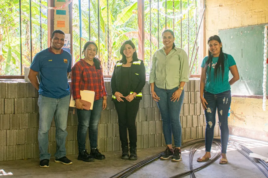 Inversiones Los Pinares dona materiales de construcción para reparar escuela en Tocoa, Colón