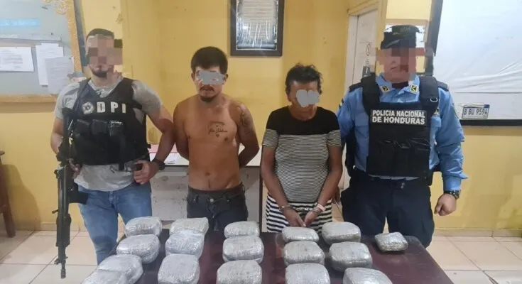 Pareja es detenida por la policía con cargamento de presunta droga en Colón
