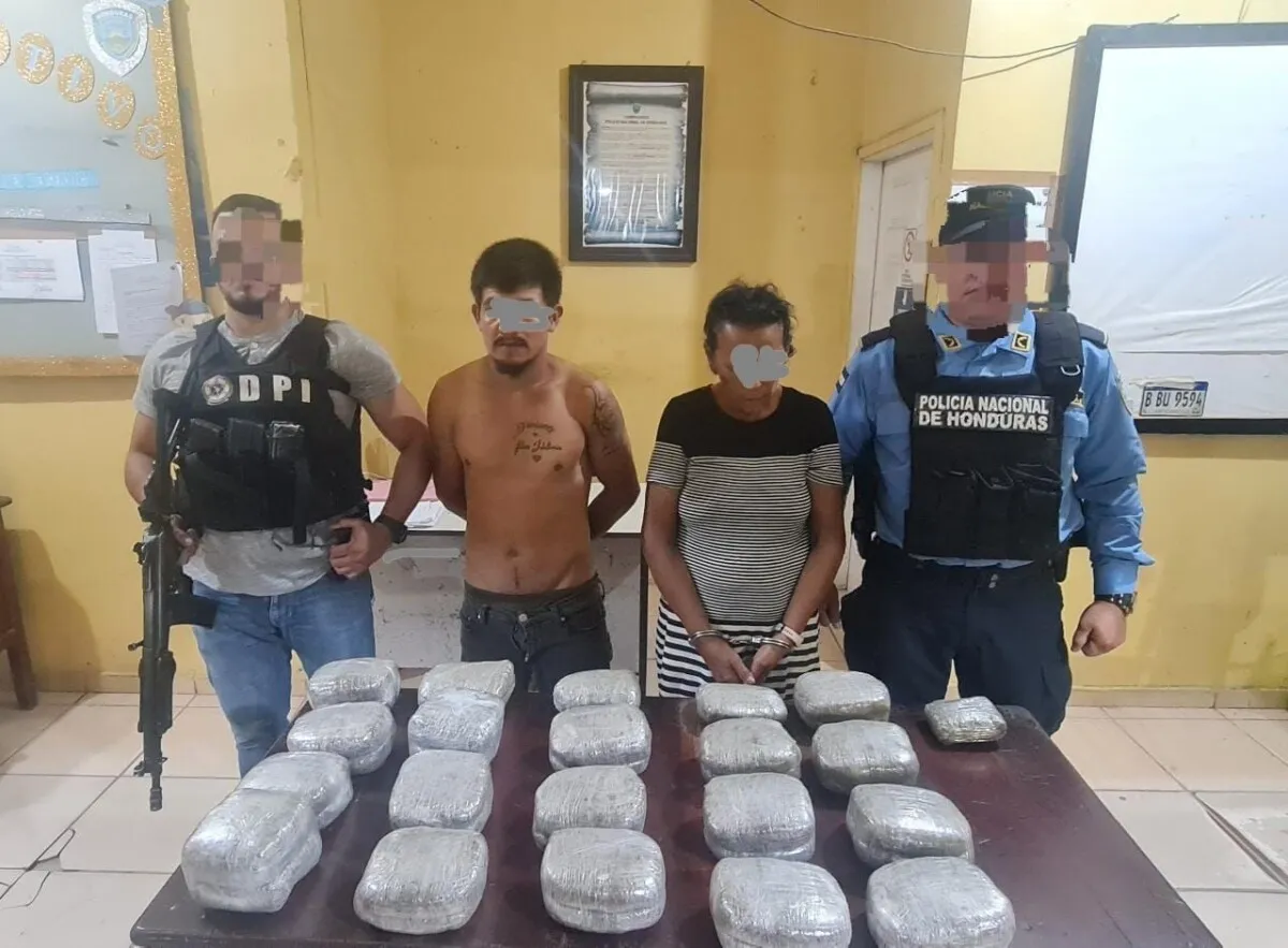 Pareja es detenida por la policía con cargamento de presunta droga en Colón