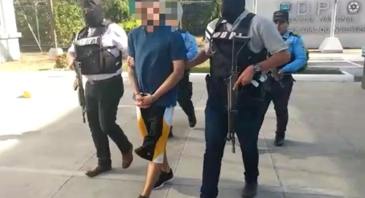 Policía detiene a supuesto miembro de banda criminal “Los Aguacates” con una AK-47