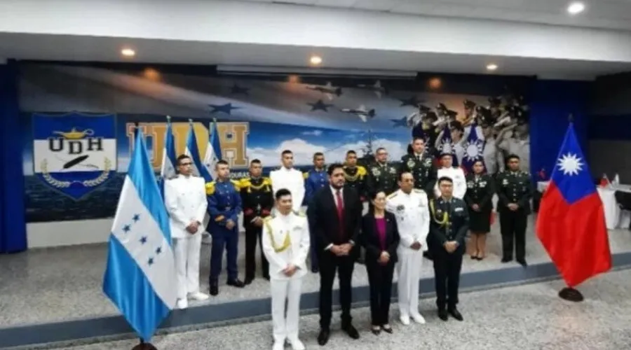 Taiwán entrega becas de estudios superiores a 11 militares de las Fuerzas Armadas