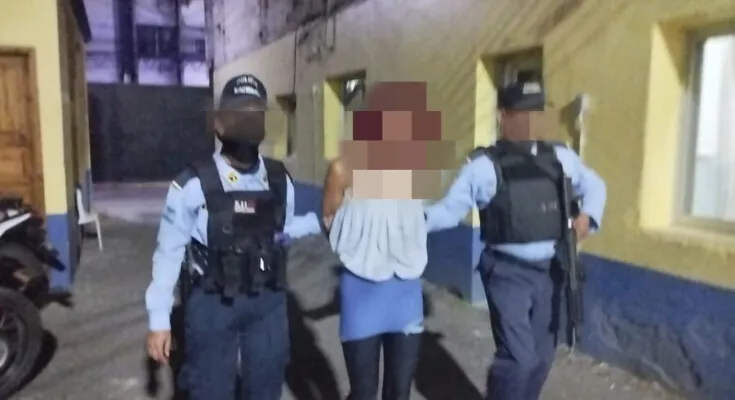 ¡Ya no hay respeto! Una joven es detenida por agredir físicamente a su madre