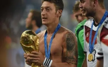 Mesut Ozil le dice adiós al fútbol