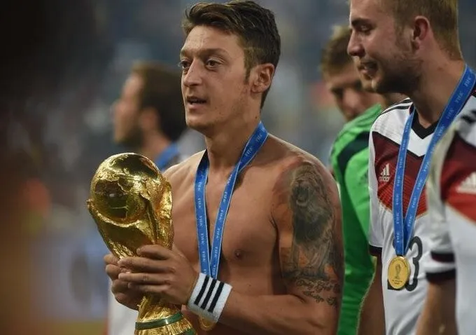 Mesut Ozil Le Dice Adiós Al Fútbol
