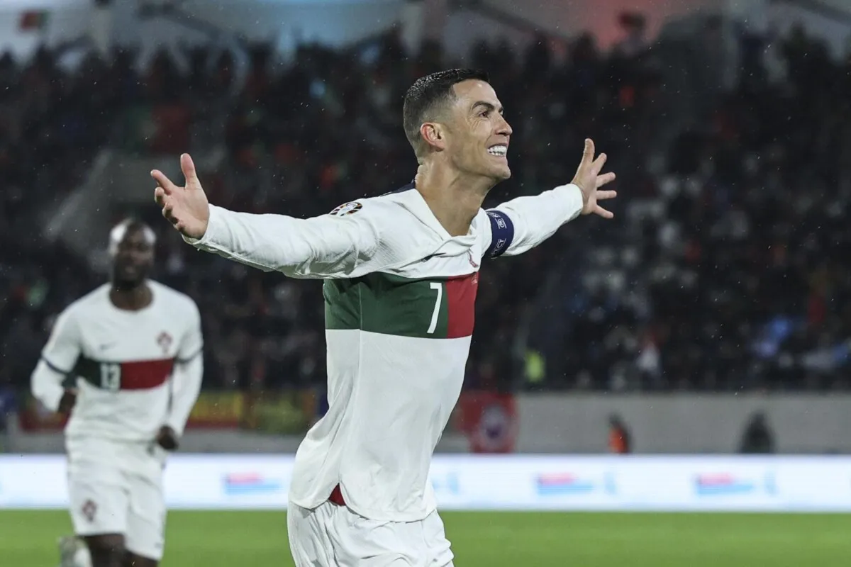 Cristiano Ronaldo anota doblete en nuevo triunfo de Portugal