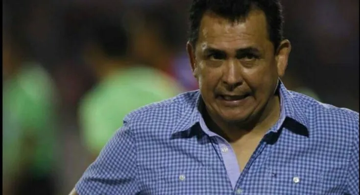 Hospitalizan a entrenador hondureño Nahún Espinoza