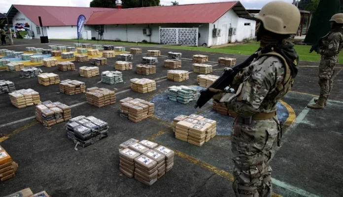 Incautan en Panamá 1,194 paquetes de droga y arrestan a siete personas