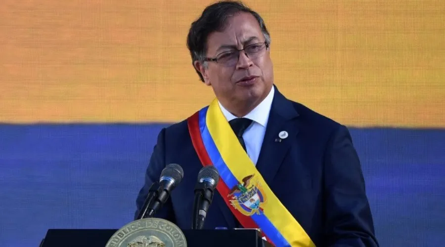 La Fiscalía de Colombia investiga al hijo mayor del presidente Petro por posible lavado de activos