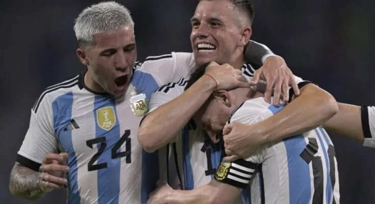 Messi anota triplete y Argentina golea a Curazao