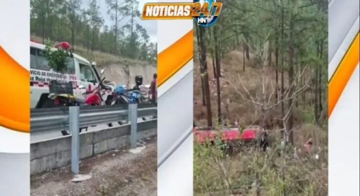 VIDEO: Una persona resulta muerta y varias heridas en accidente de bus que cayó a un abismo en El Paraíso
