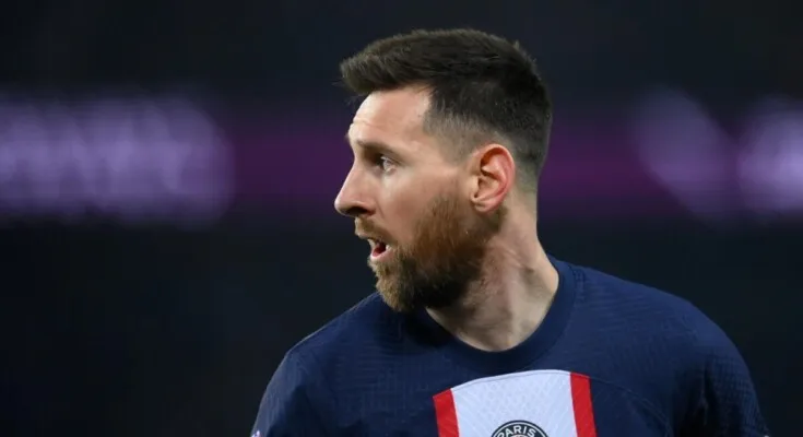 Lyon vence al Paris Saint Germain y vuelven a silbar a Messi