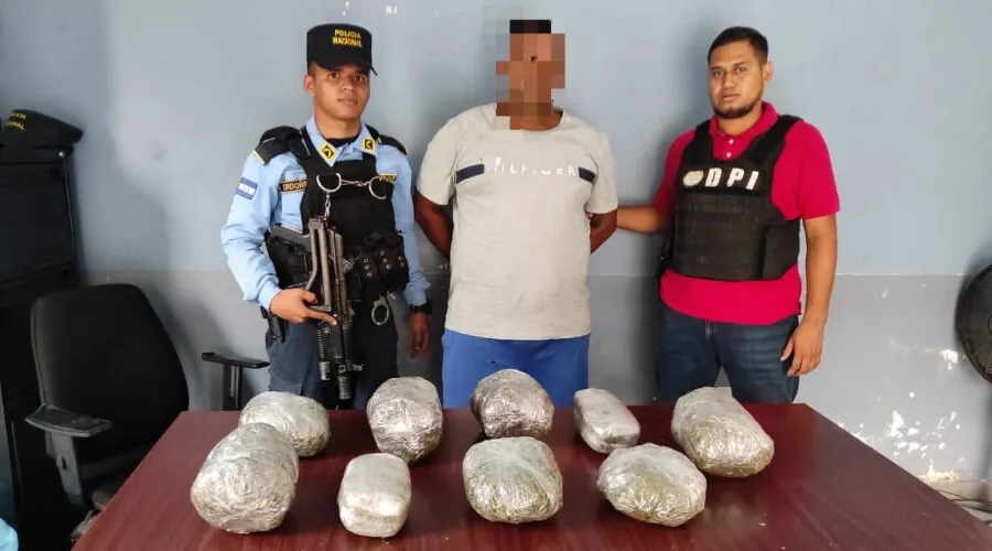 Policía atrapa a jornalero con supuesta marihuana en Yoro