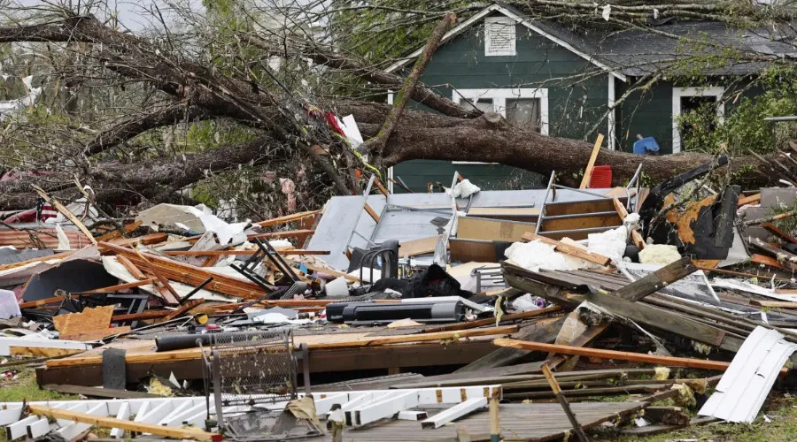Suben a 29 los muertos por tornados en EE.UU., con miles de casas destrozadas