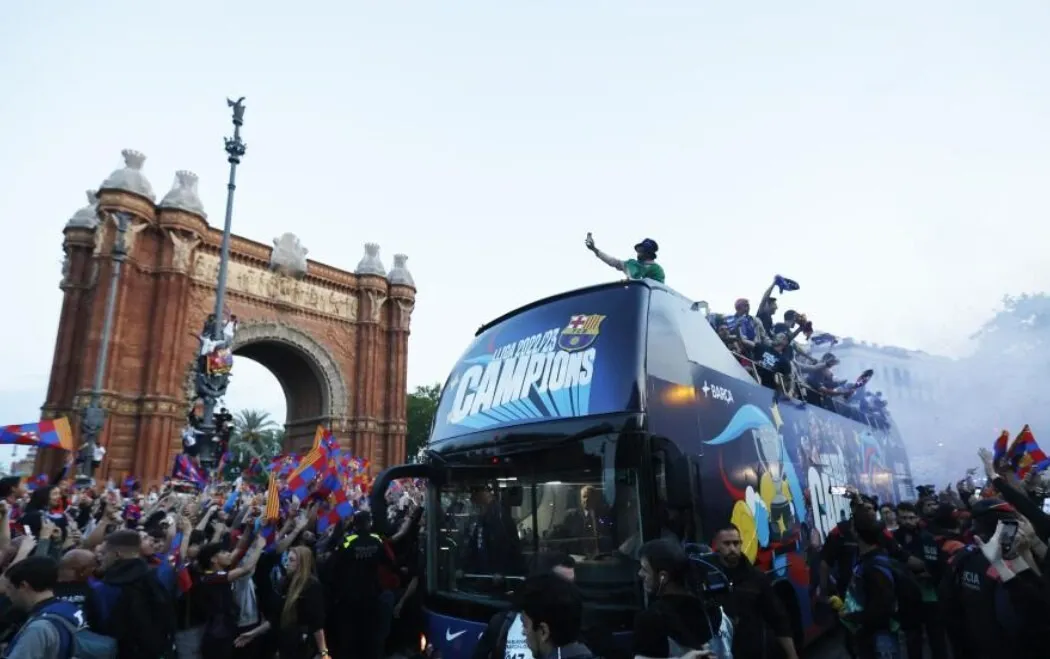 Barcelona se dio un baño de masas para celebrar el título de LaLiga