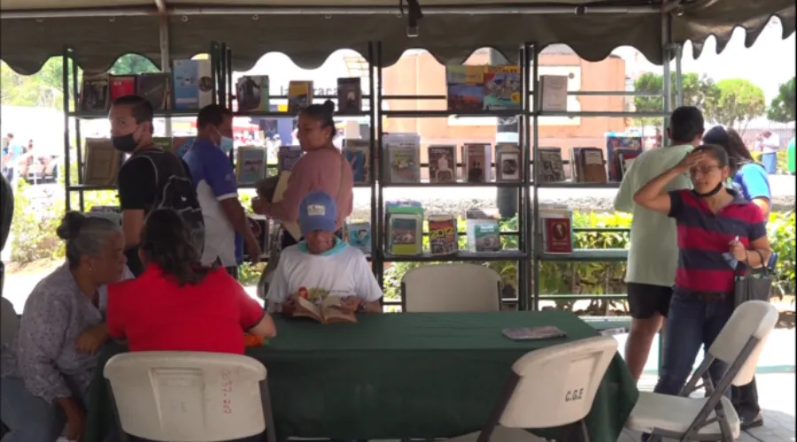 ¡Busca fomentar la lectura! Ejército expone libros en el centro de Tegucigalpa