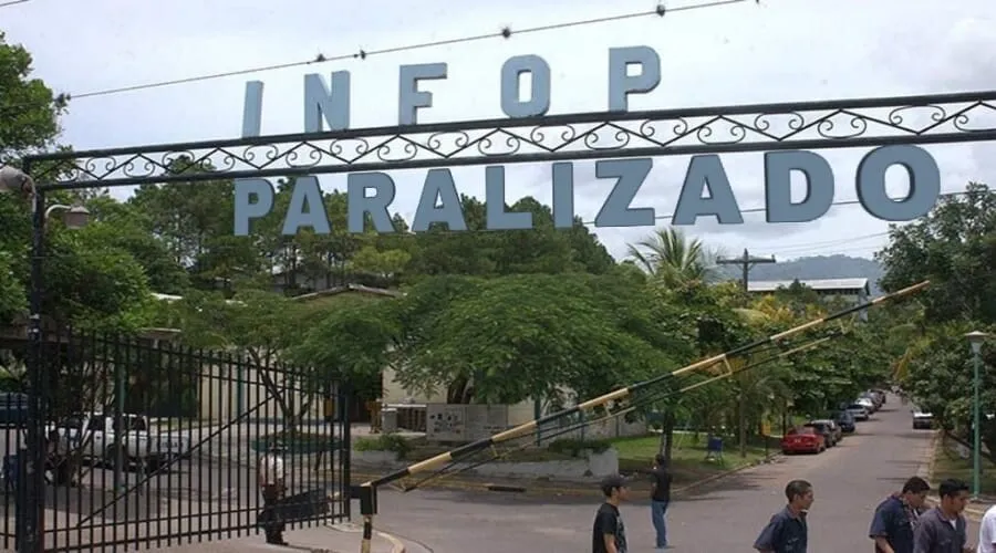 Trabajadores del INFOP paralizan labores en demanda de respeto al contrato colectivo