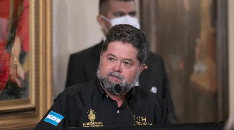 Presidenta Castro destituye a Ramón Sabillon como Ministro de Seguridad