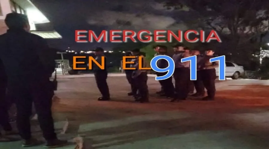 VIDEO: De ‘emergencia’ les cayó la policía a empleados del 911 y los desalojaron